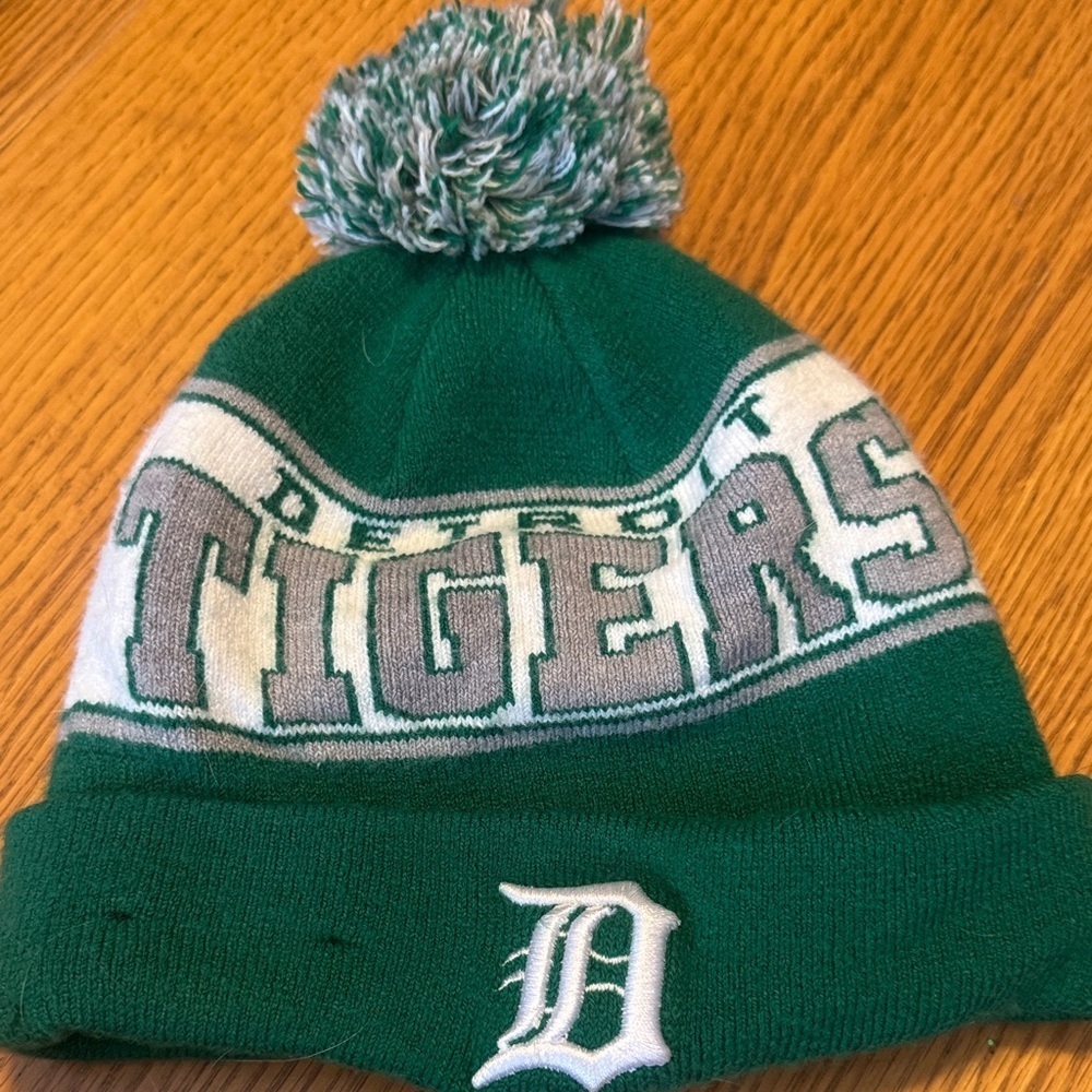 Detroit Tigers baseball New Era Green and White Shamrock Pom youth Beanie hat
